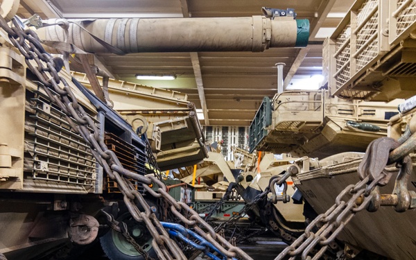 Big Red One Soldiers load up after successful deployment