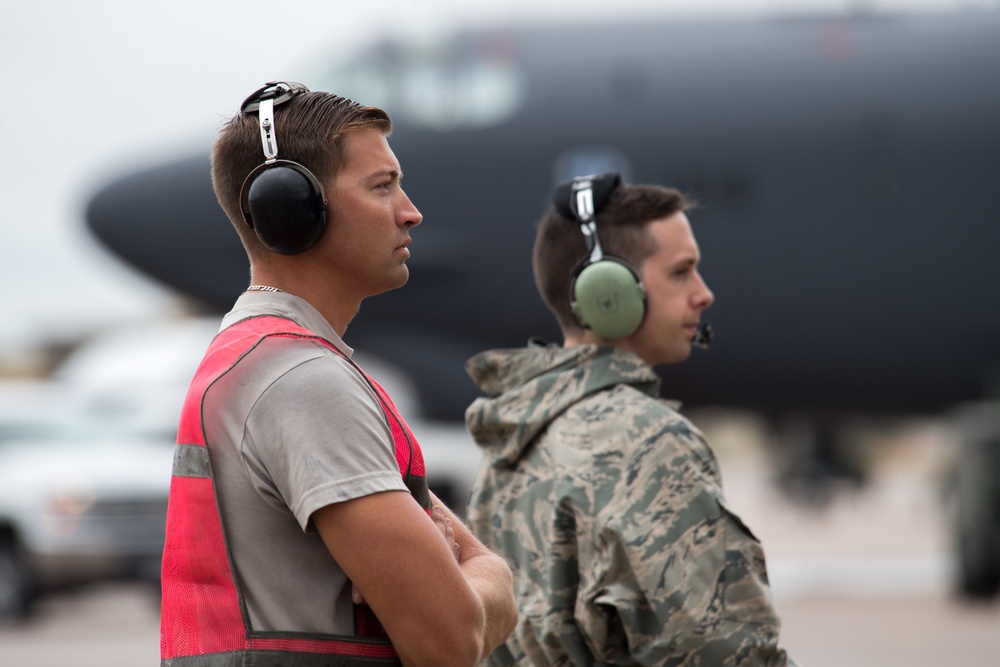 Crew Chiefs prepare B-52s for GT20