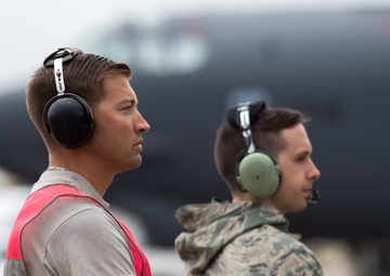 Crew Chiefs prepare B-52s for GT20