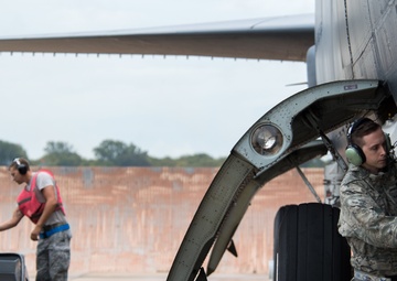 Crew Chiefs prepare B-52s for GT20