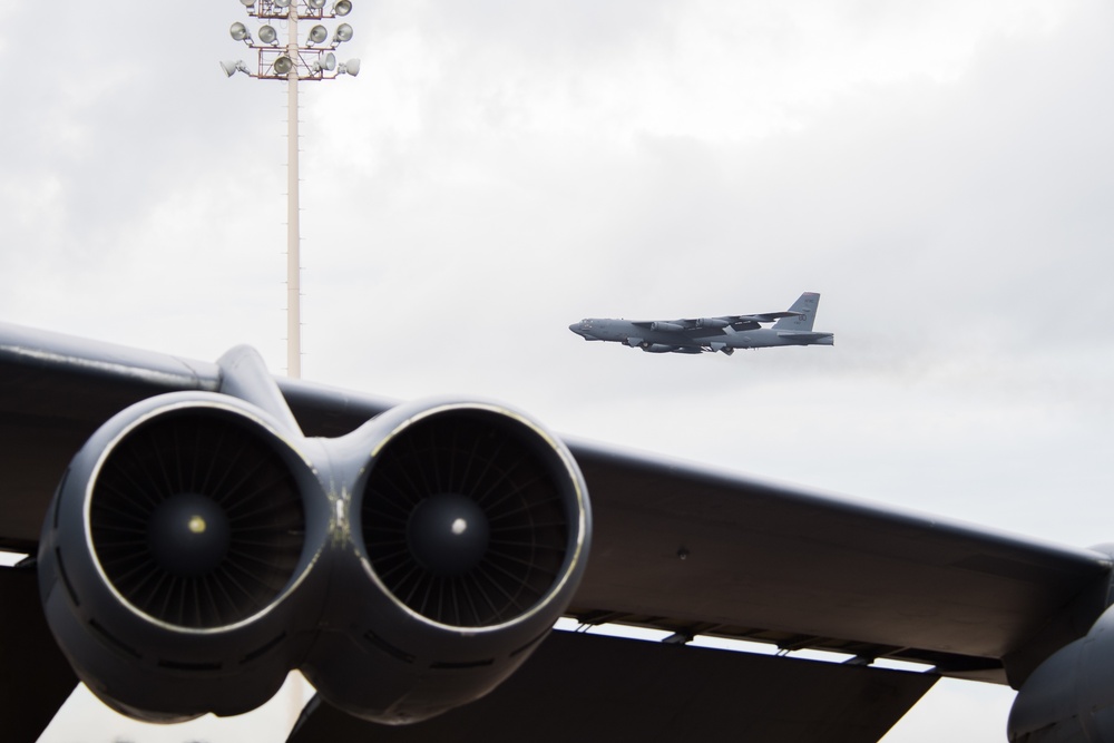 Crew Chiefs prepare B-52s for GT20