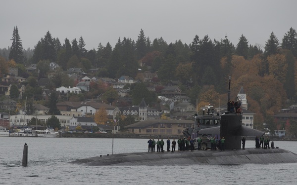 USS Louisville Arrives in Bremerton for Inactivation