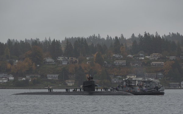USS Louisville Arrives in Bremerton for Inactivation