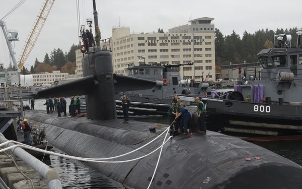 USS Louisville Arrives in Bremerton for Inactivation