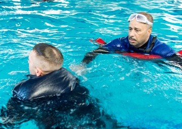191023-N-TE695-0015 NEWPORT, R.I. (Oct. 23, 2019) -- Navy Officer Development School students qualify third-class swimmer test