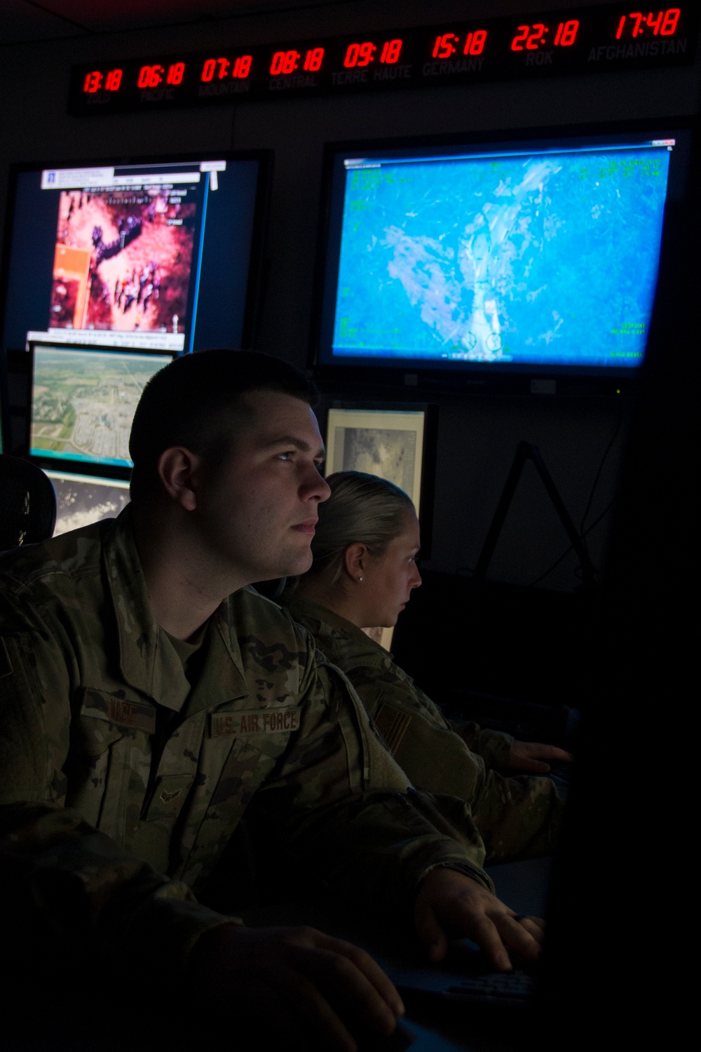 Indiana Guardsmen Intelligence Analysts train at Hulman Field Air National Guard Base, Ind.