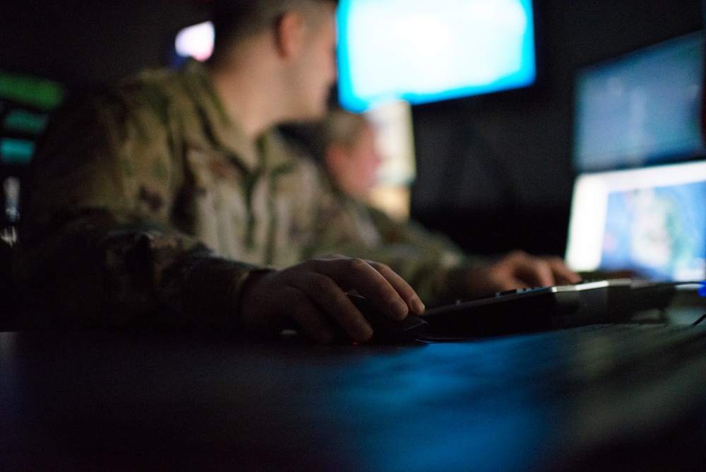 Intelligence Analysts Train at the 181st Intelligence Wing