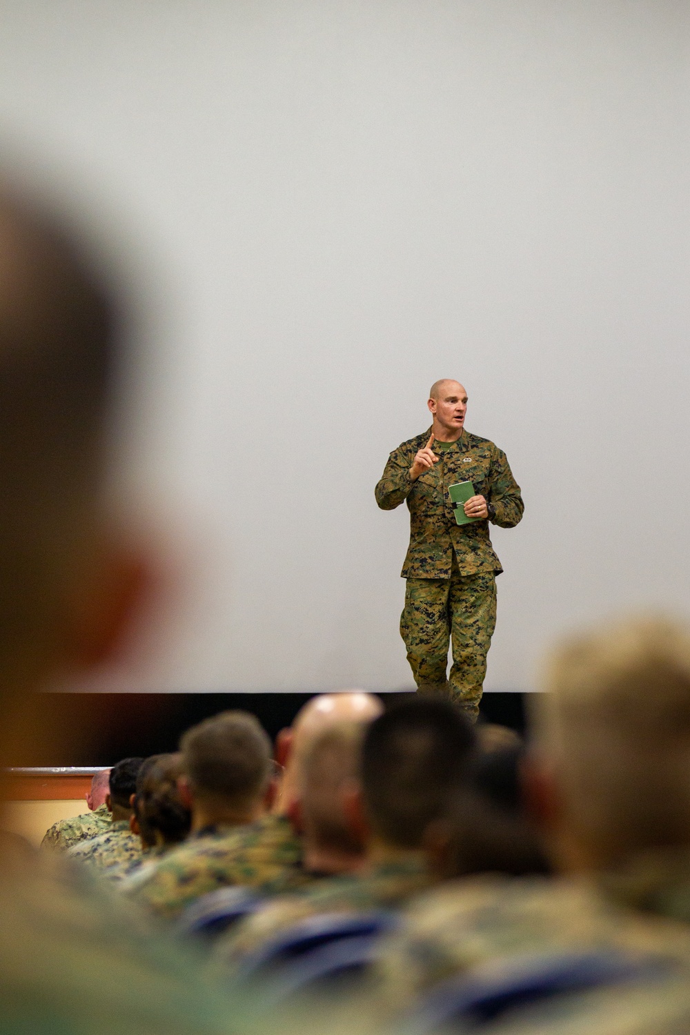 CMC Visits Marine Corps Air Ground Combat Center