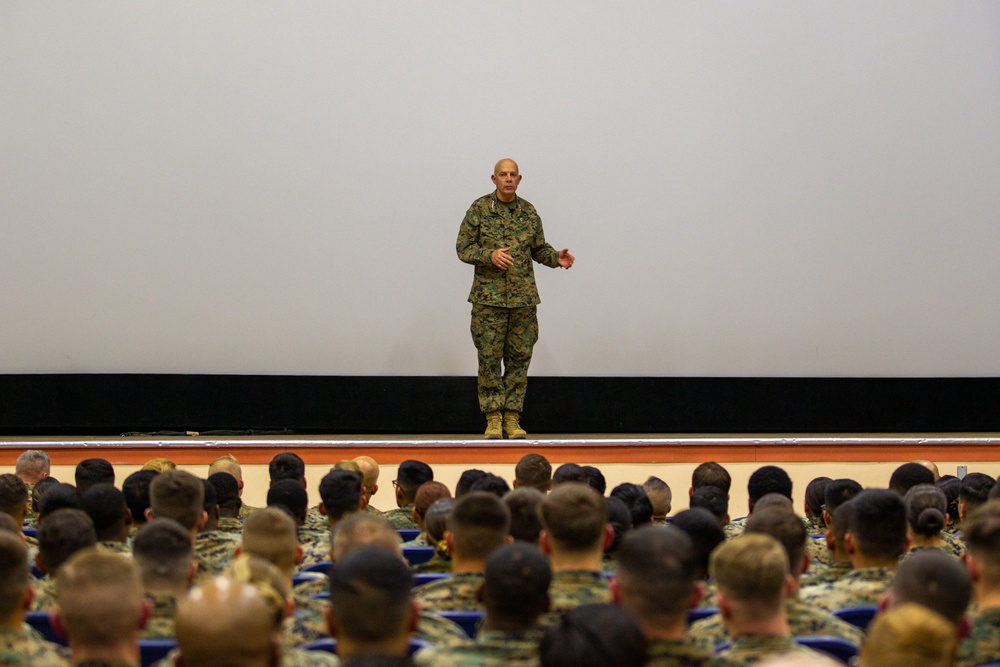 CMC Visits Marine Corps Air Ground Combat Center