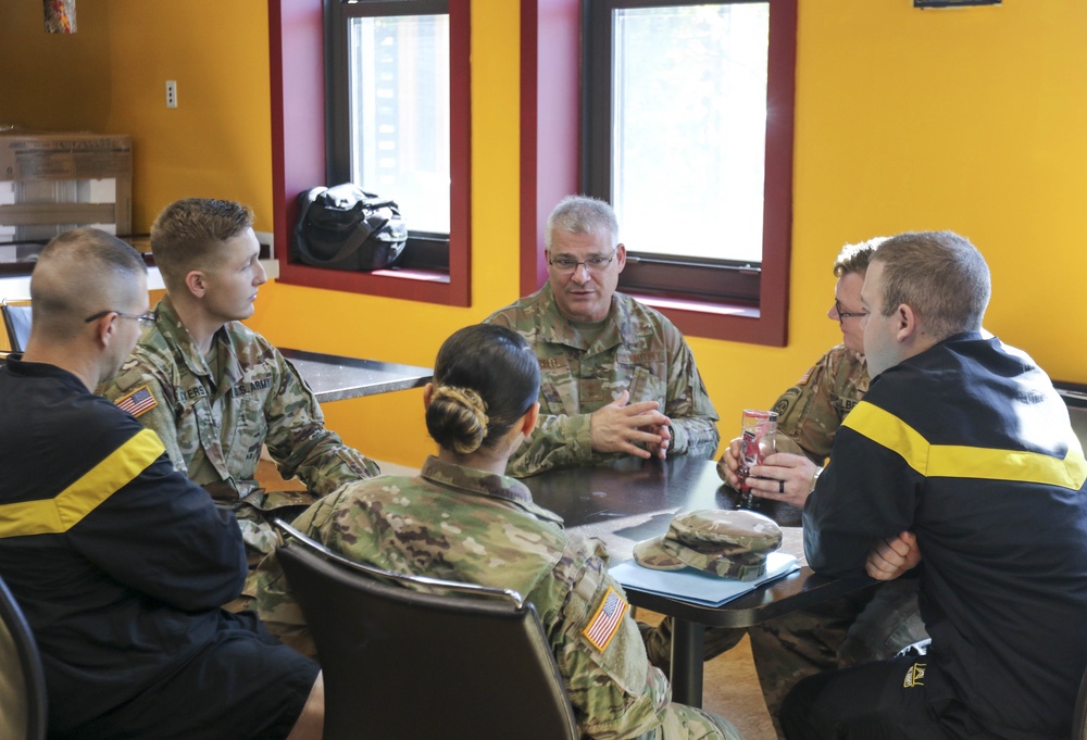 Pa. Guard senior leaders visit injured Soldiers at Warrior Transition Unit