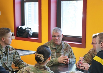 Pa. Guard senior leaders visit injured Soldiers at Warrior Transition Unit