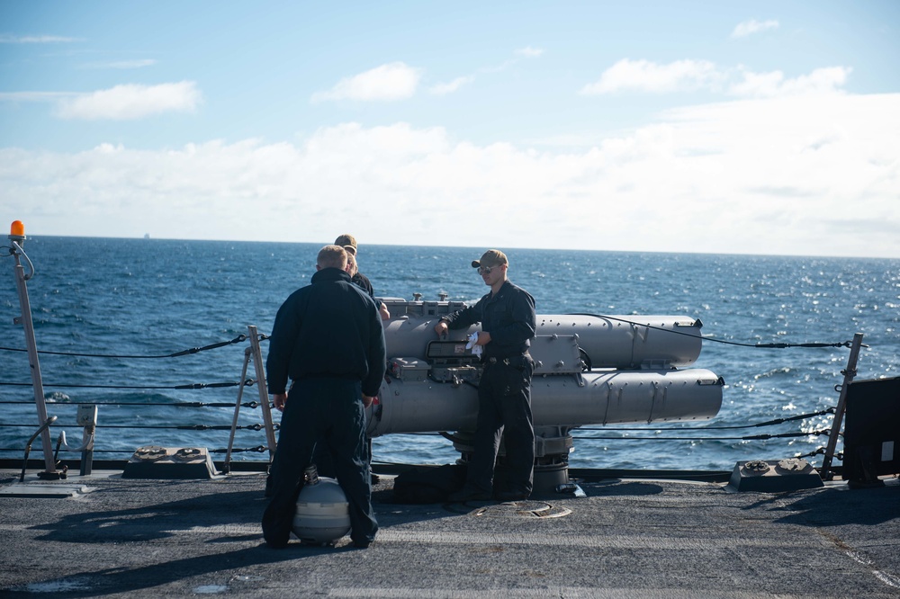 USS Farragut transits Norwegian Sea