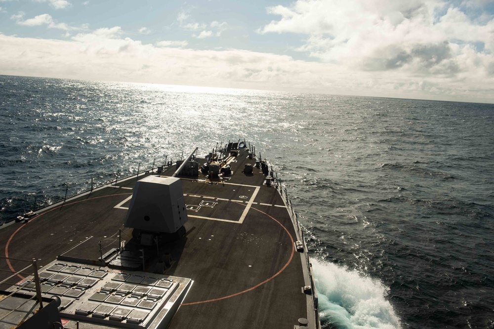 USS Farragut transits Norwegian Sea