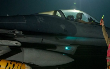 F-16s arrive at Bagram Airfield