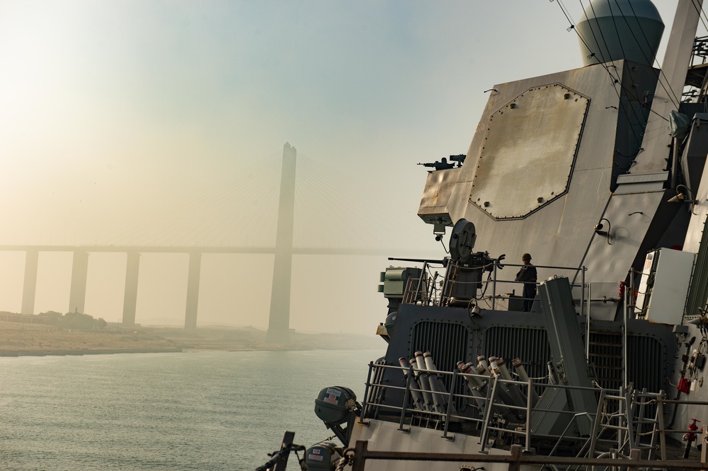 USS Farragut Transits Suez Canal