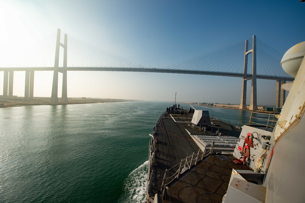 USS Farragut Transits Suez Canal