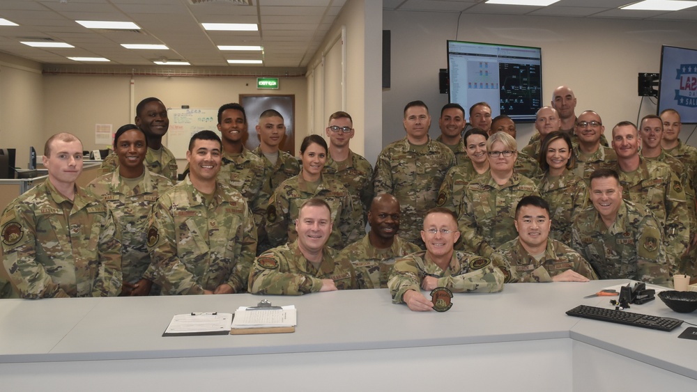 ACC cyber boss visits with comm Airmen
