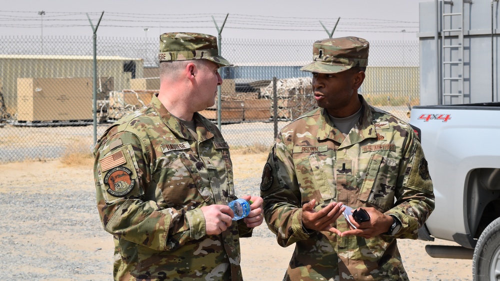ACC cyber boss visits with comm Airmen