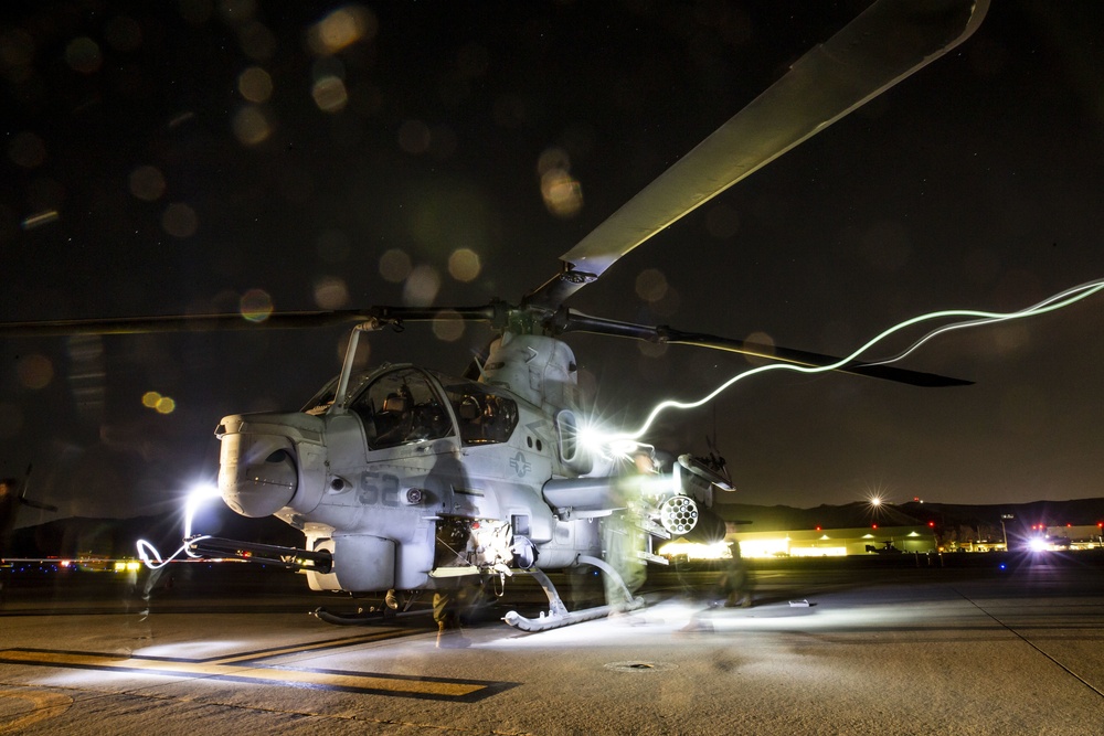 Camp Pendleton aviators conduct nighttime flight ops