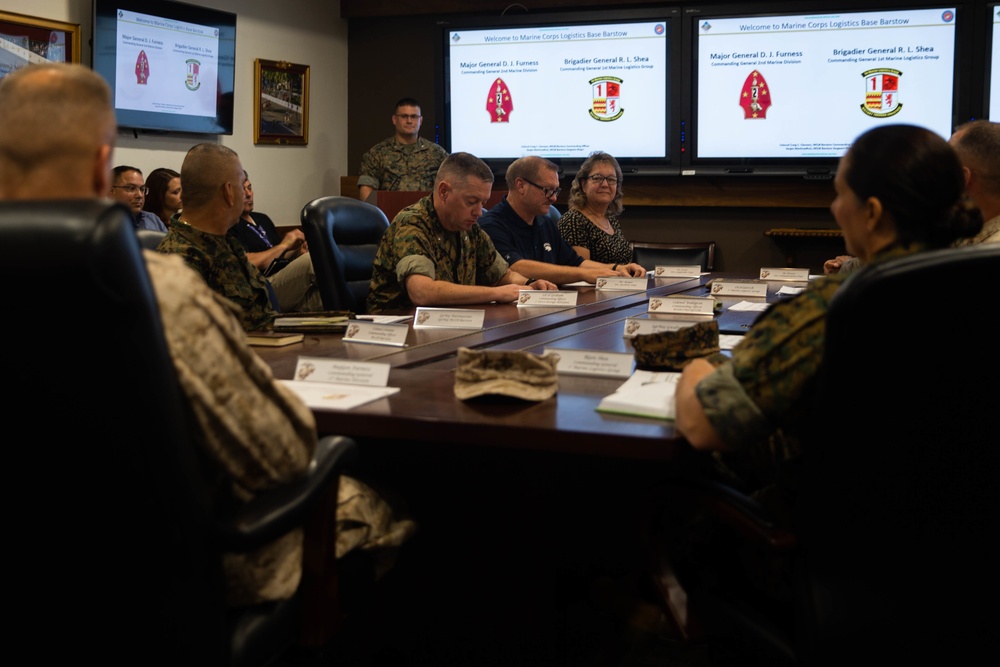 2d MARDIV's Commanding General visits Barstow