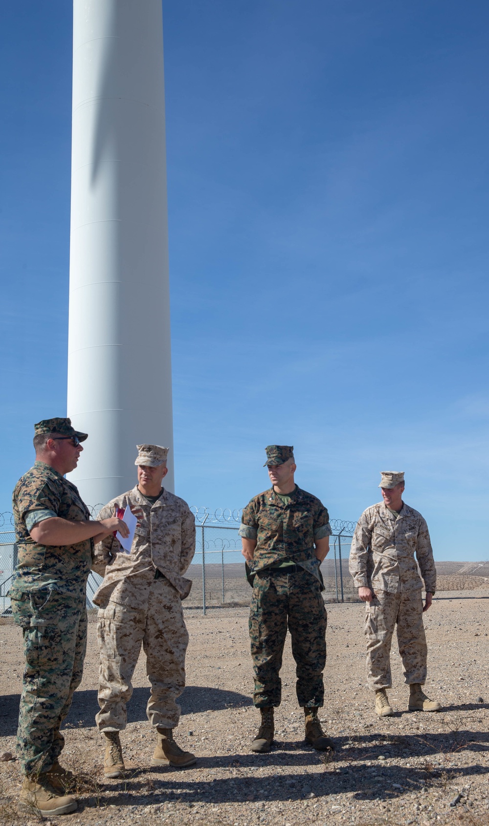 2d MARDIV's Commanding General visits Barstow