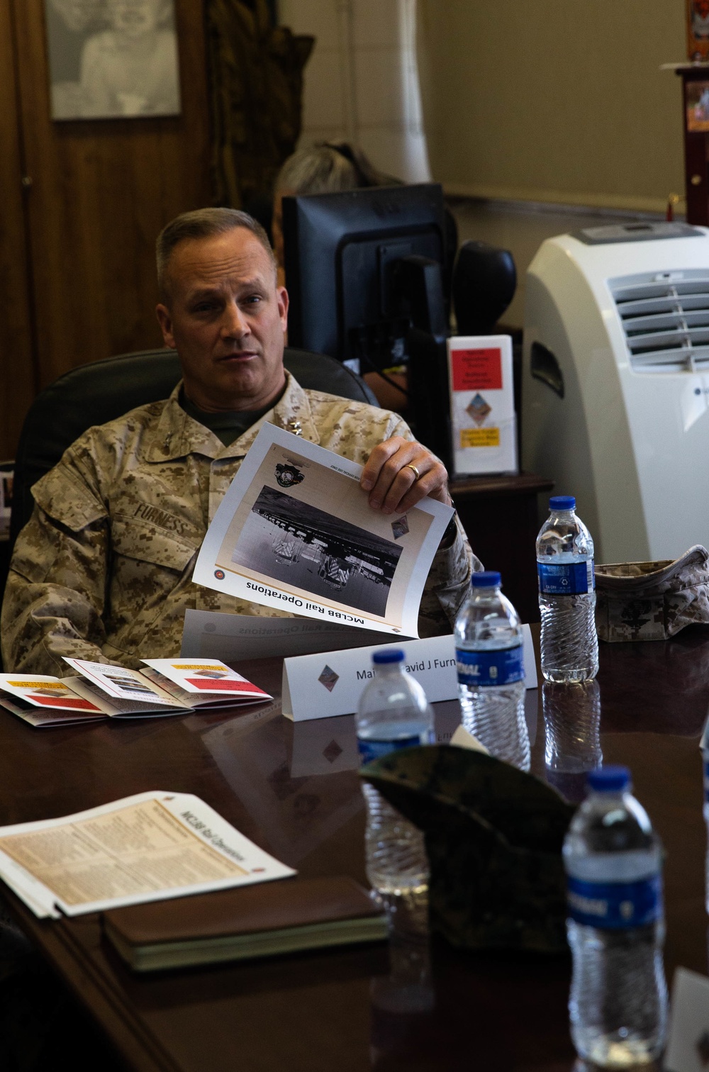 2d MARDIV's Commanding General visits Barstow