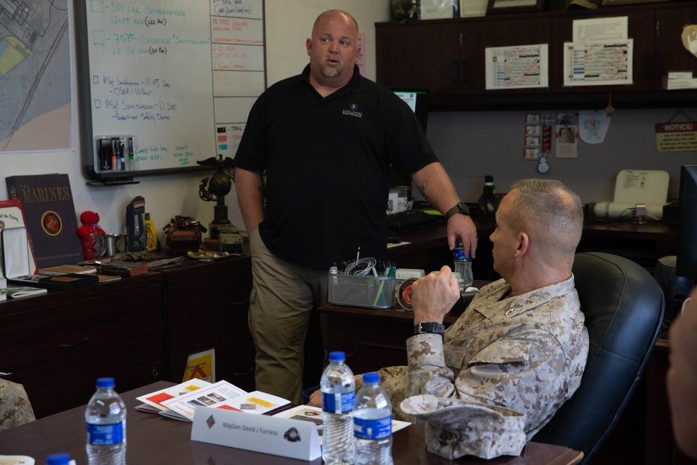 2d MARDIV's Commanding General visits Barstow