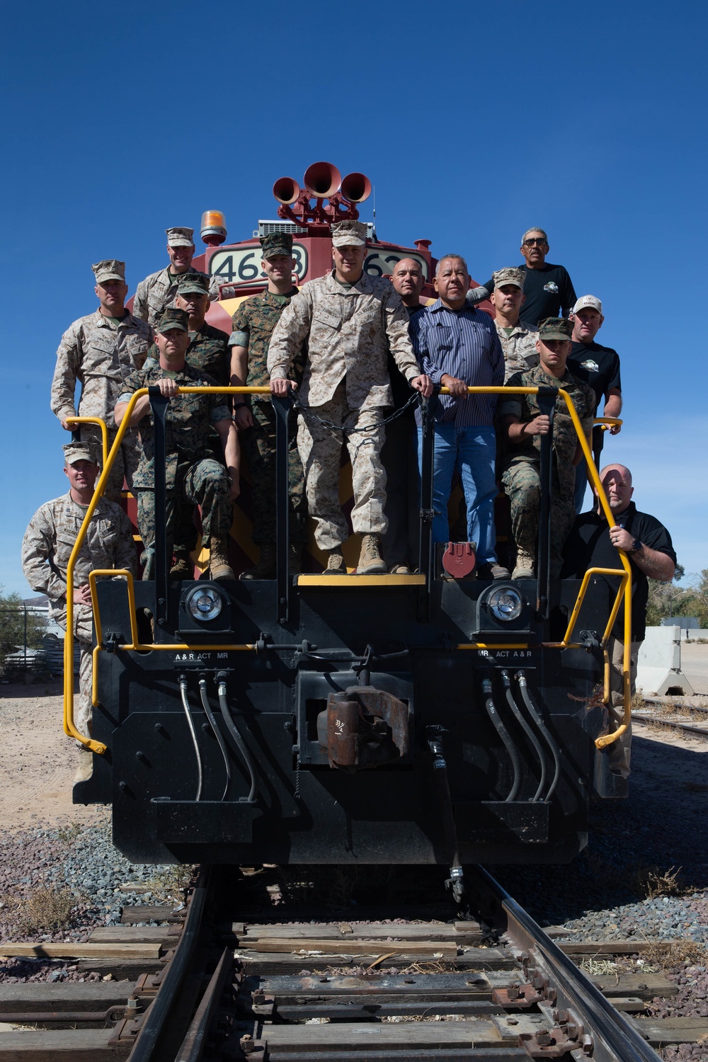 2d MARDIV's Commanding General visits Barstow