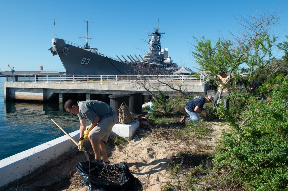 Navy Mustang Association Hawaii Chapter Cleans Up Pearl Harbor Mooring Quays