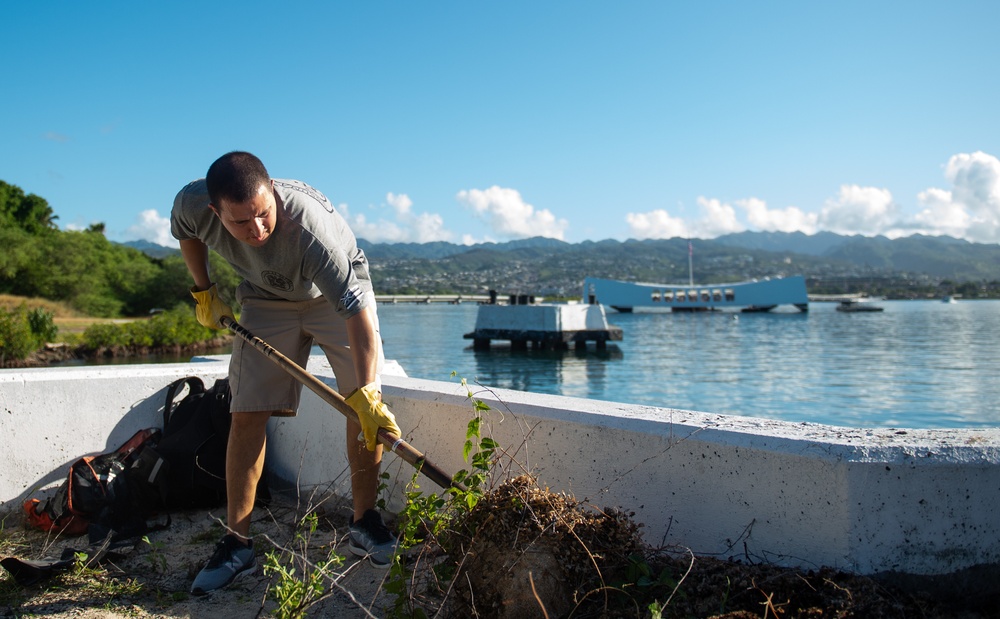 Navy Mustang Association Hawaii Chapter Cleans Up Pearl Harbor Mooring Quays