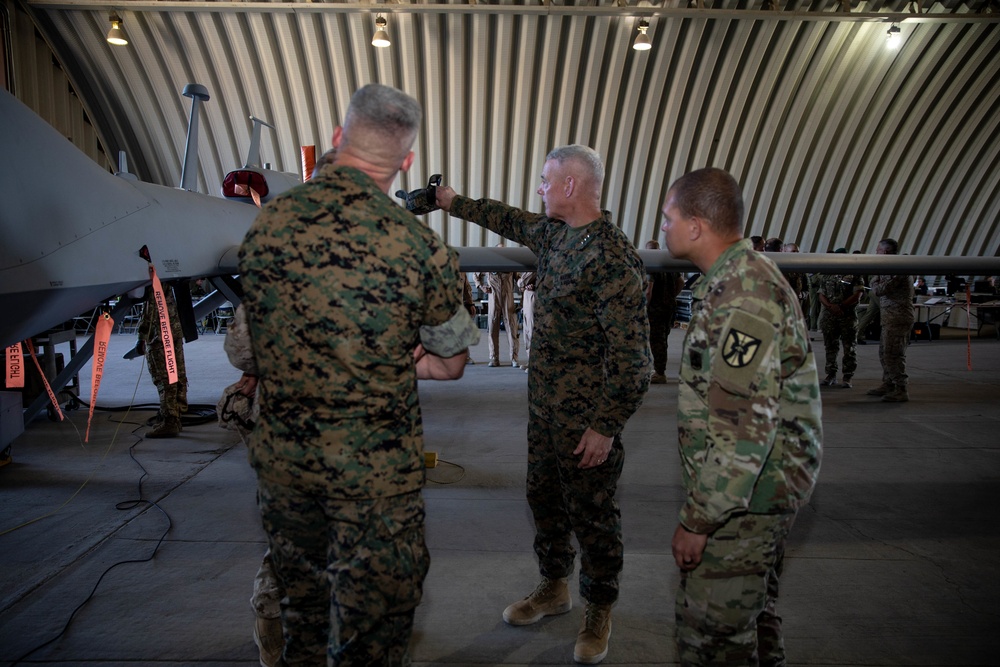 II MEF commanding general visits 2d MARDIV before MWX