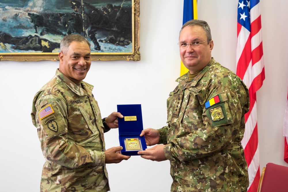 FORSCOM Commander vists MKAB