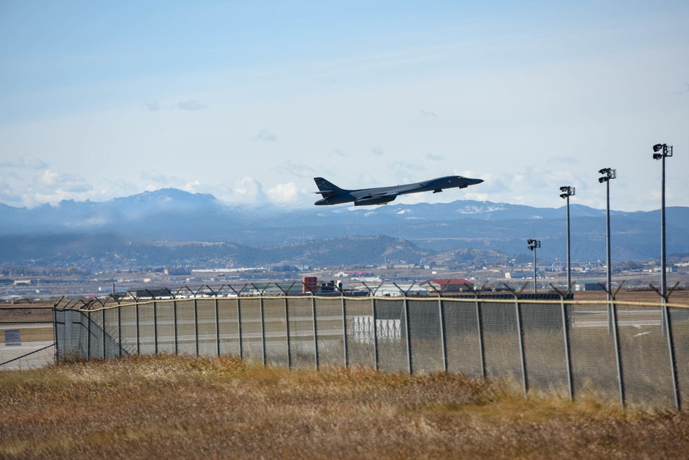 BOMBER TASK FORCE MAKES QUICK DEPLOYMENT TO SAUDI ARABIA