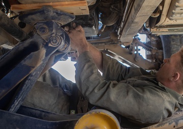 Logistics Marines Prepare Trucks for MWX 1-20