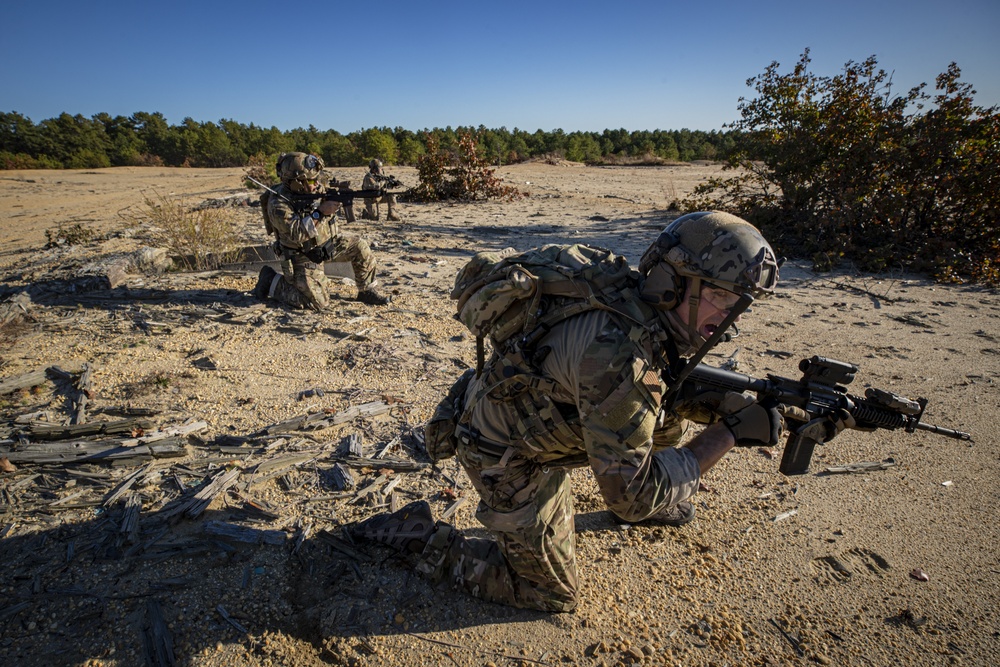 Special Warfare Airmen and Marines team up for live-fire exercise