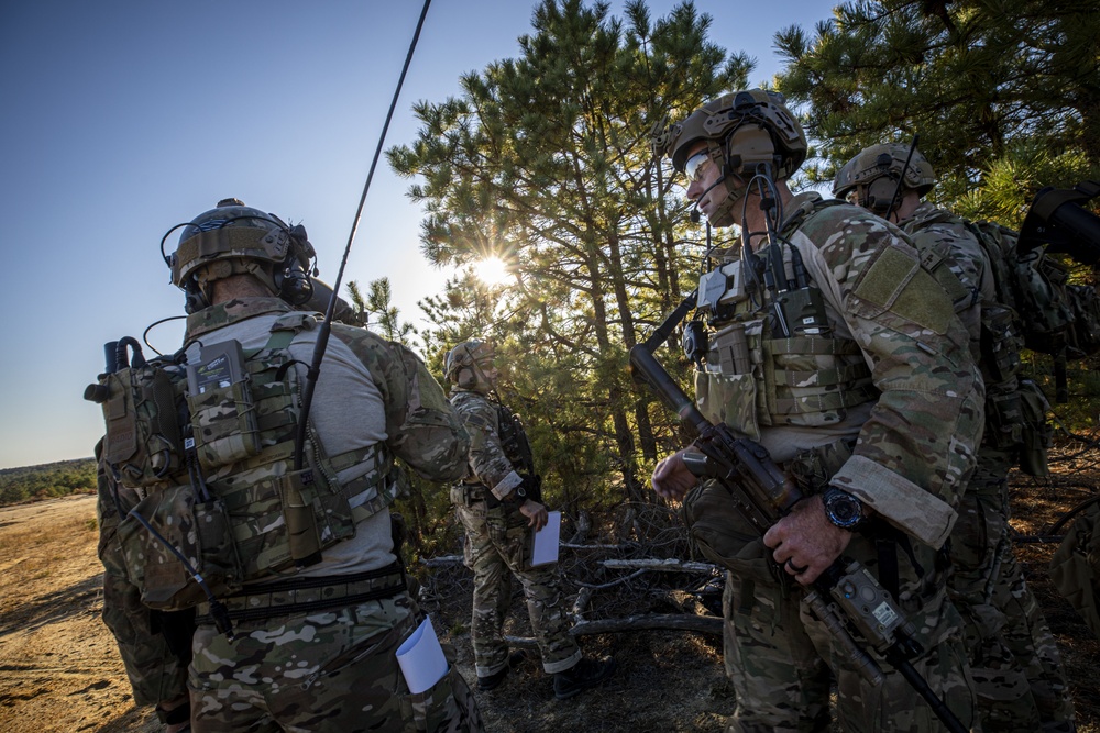 Special Warfare Airmen and Marines team up for live-fire exercise