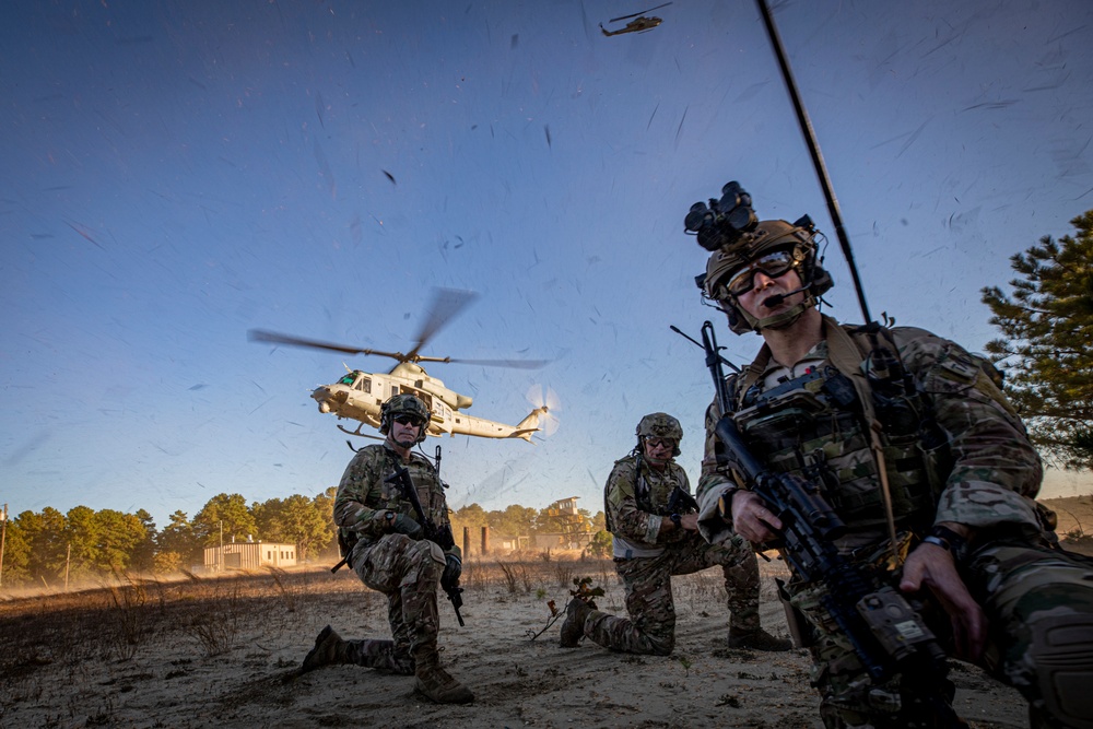 Special Warfare Airmen and Marines team up for live-fire exercise