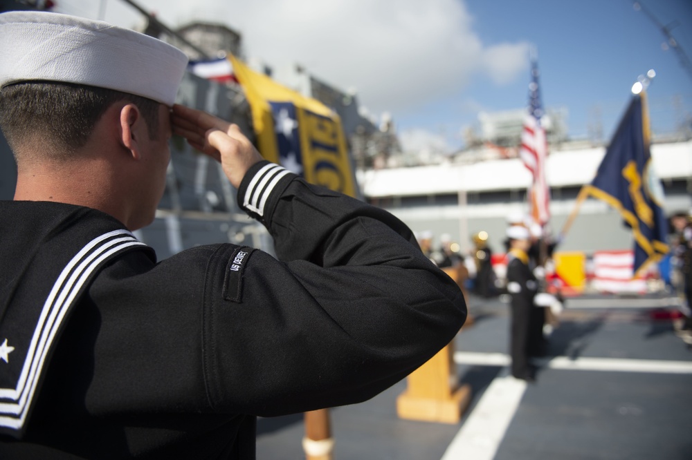 USS Dewey (DDG 105) Holds Change of Command ceremony