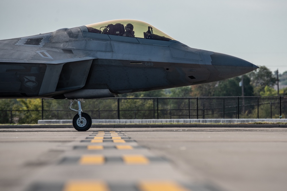 F-22 Raptor Returns to Texas