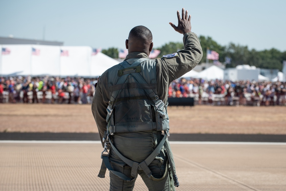 F-22 Raptor Returns to Texas