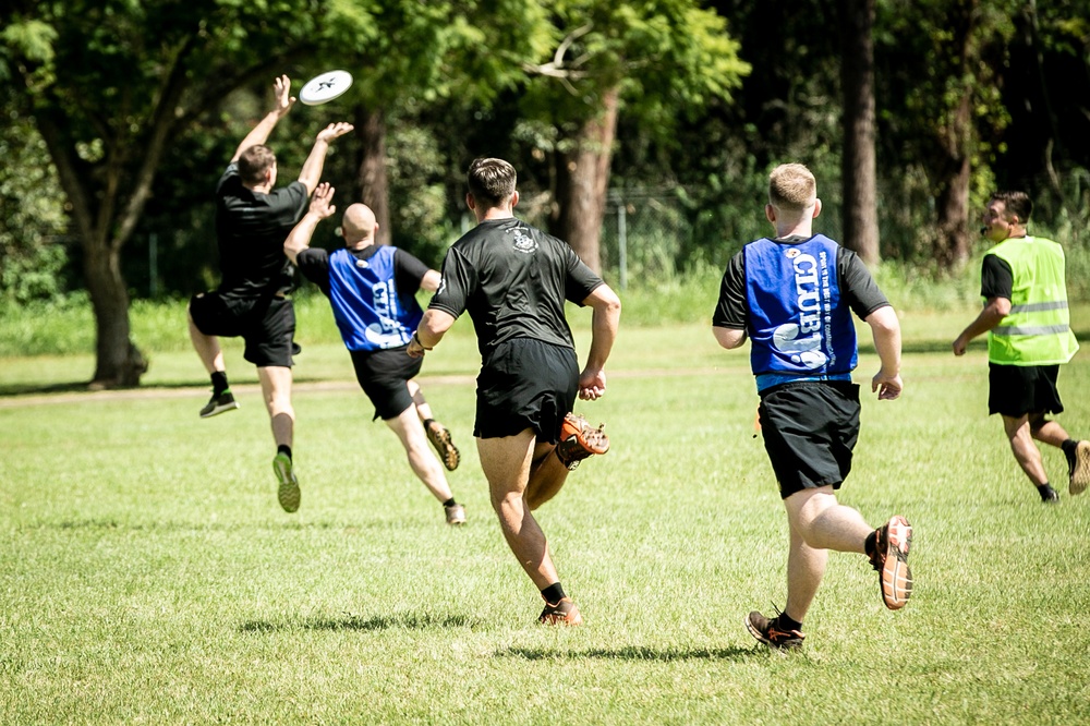 25th Infantry Division Soldiers participate in the ultimate frisbee tournament during Tropic Lightning Week 19