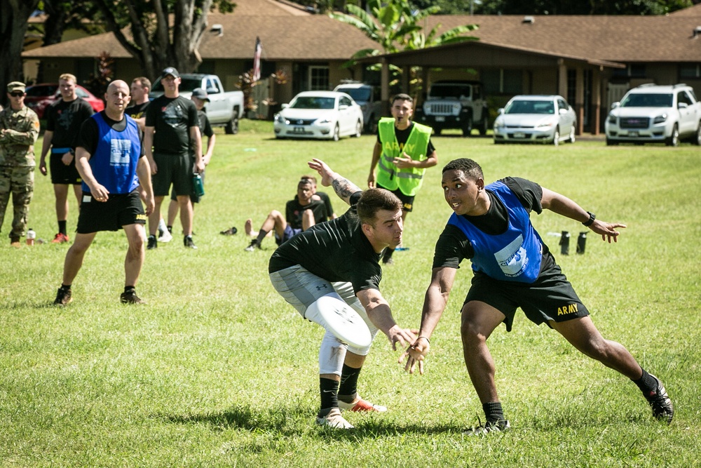 25th Infantry Division Soldiers participate in the ultimate frisbee tournament during Tropic Lightning Week 19