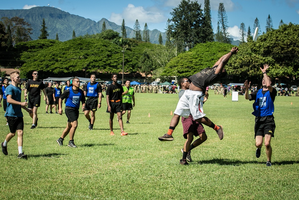 25th Infantry Division Soldiers participate in the ultimate frisbee tournament during Tropic Lightning Week 19