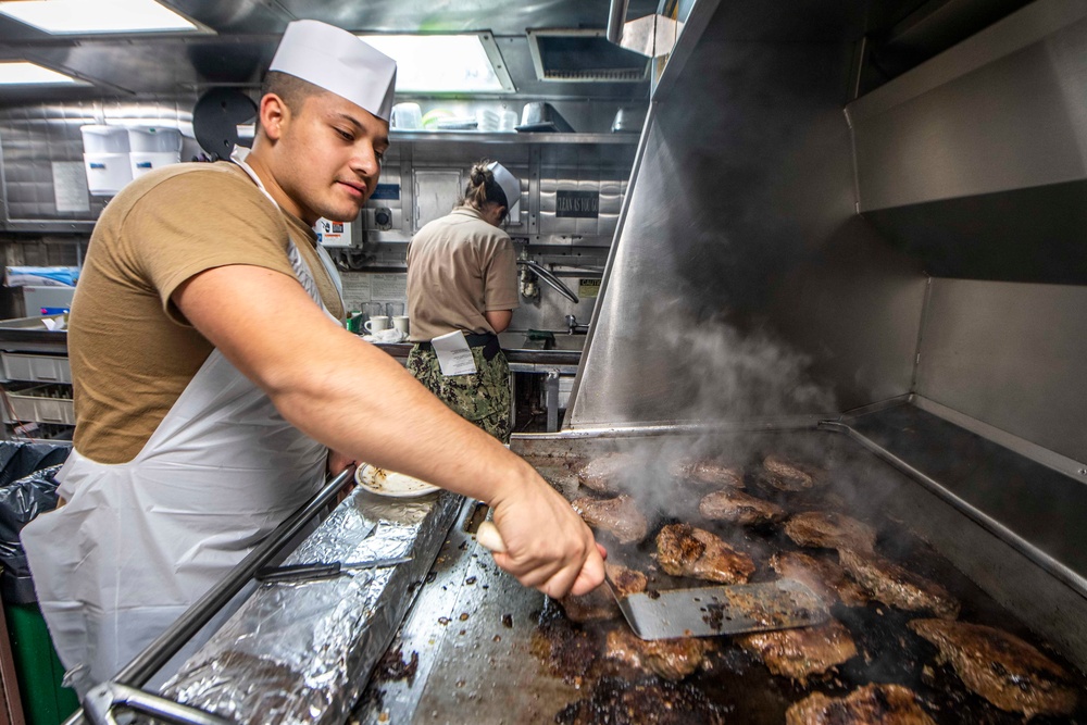 DVIDS - Images - Sailors Aboard USS Milius (DDG 69) Prepare Dinner in ...