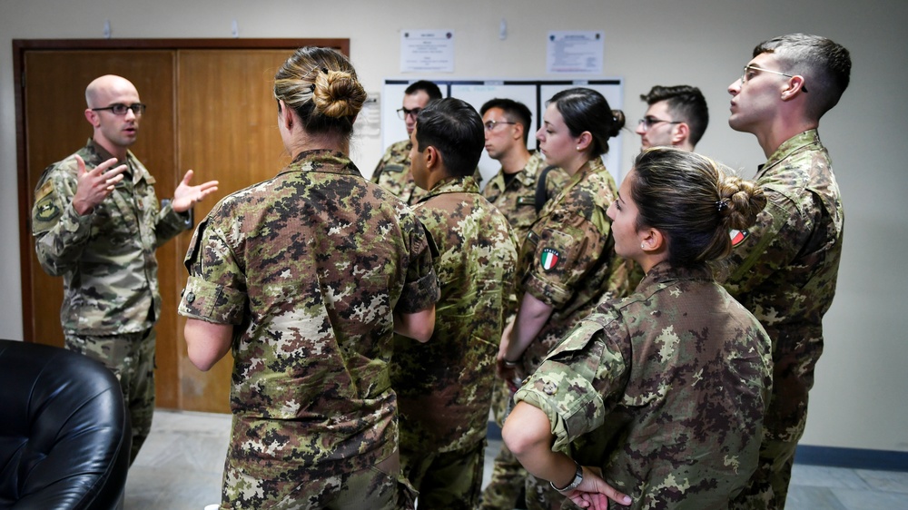 Italian air force cadets tour 386th AEW