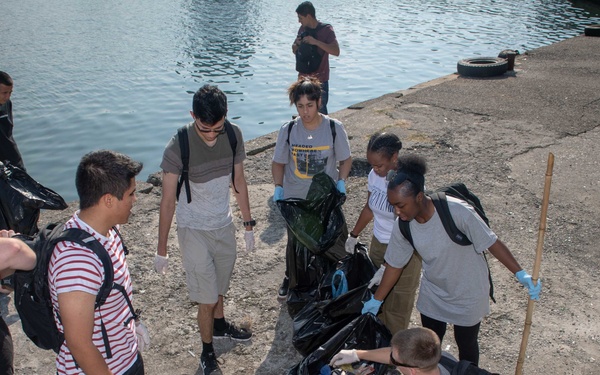 USS Porter (DDG 78) trash clean-up in Batumi, Georgia