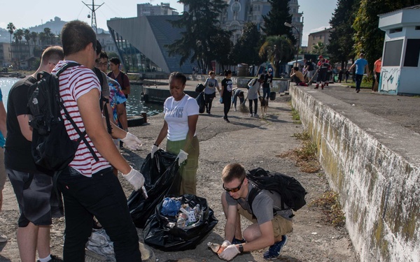 USS Porter (DDG 78) trash clean-up in Batumi, Georgia