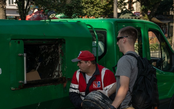 USS Porter (DDG 78) trash clean-up in Batumi, Georgia