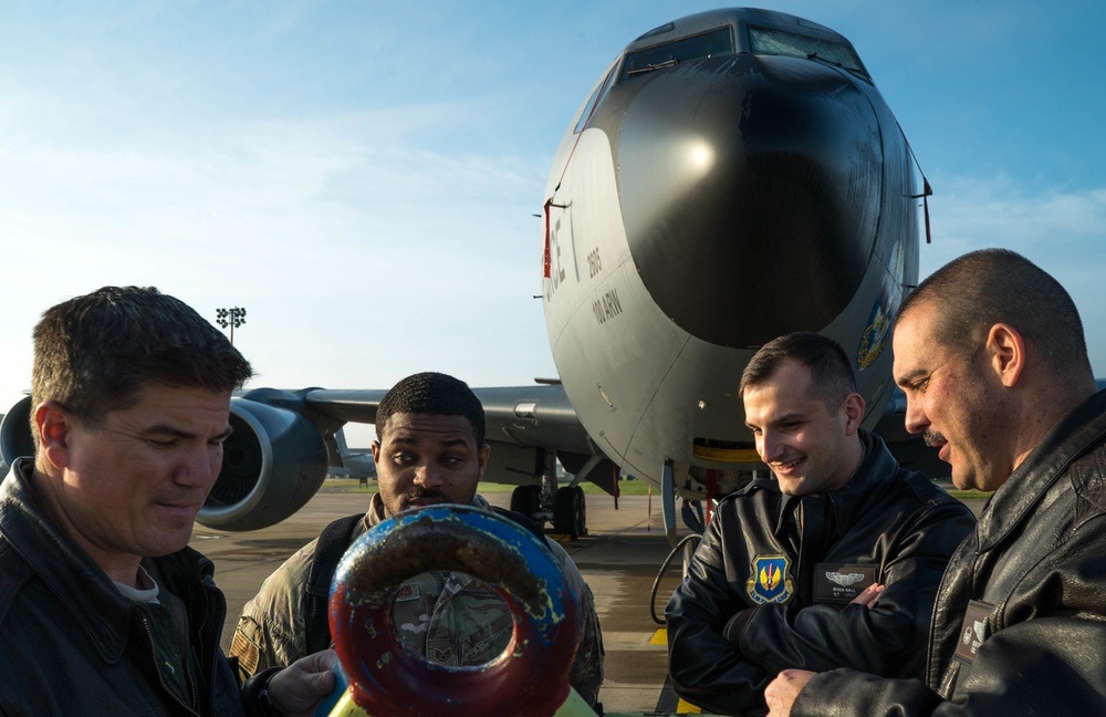 KC-135s Refuel B-52s