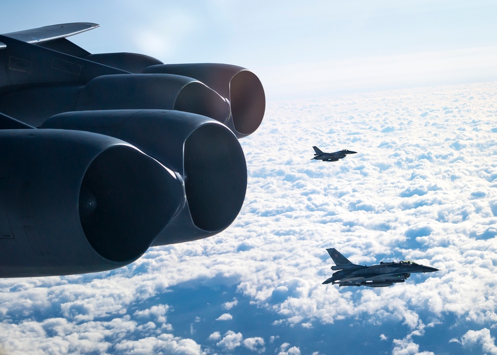 B-52 works with Polish F-16s